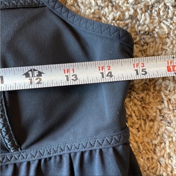 Lululemon Womens Black Sleeveless Cross
Back Pullover Sports Bra Tank Top - Picture 2 of 6